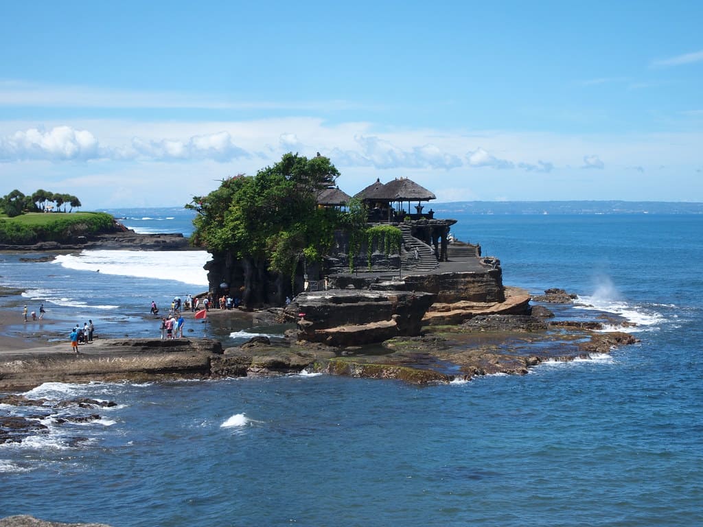 1. Pantai Kuta, 2. Pantai Pandawa, 3. Pantai Sanur, 4. Pantai Dreamland, 5. Pantai Virgin, 6. Pantai Tanah Lot, 7. Pantai Nusa Dua, 8. Pantai Crystal Bay, 9. Pantai Jimbaran, 10. Pantai Seminyak