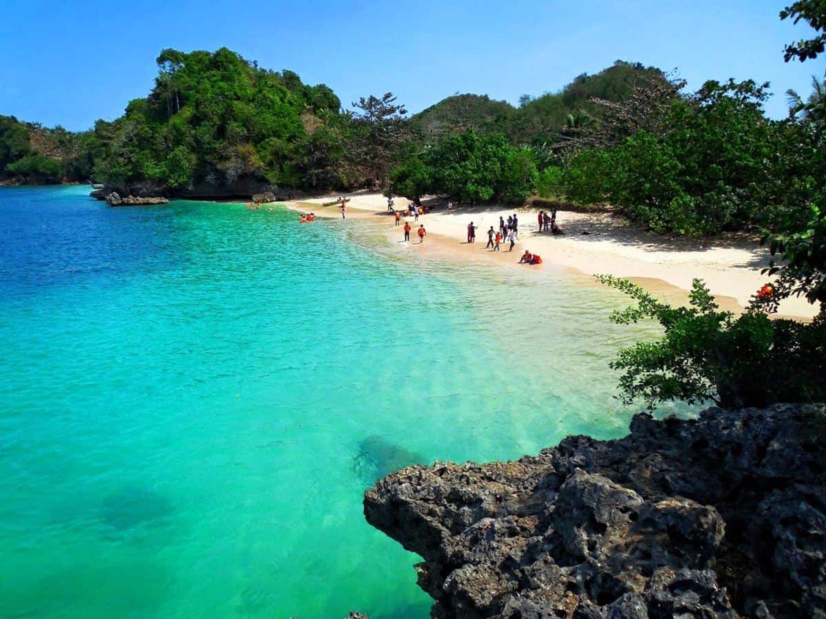Pantai Tiga Warna, 1. Mata Air Sumber Sirah, 2. Candi Singosari, 3. Pantai Ngliyep, 4. Hawai Waterpark, 5. Brawijaya Edupark, 6. Banyu Anjlok, 7. Alun-alun Kota Malang, 8. Kebun Teh Wonosari, 9. Pantai Tiga Warna, 10. Pantai Goa Cina