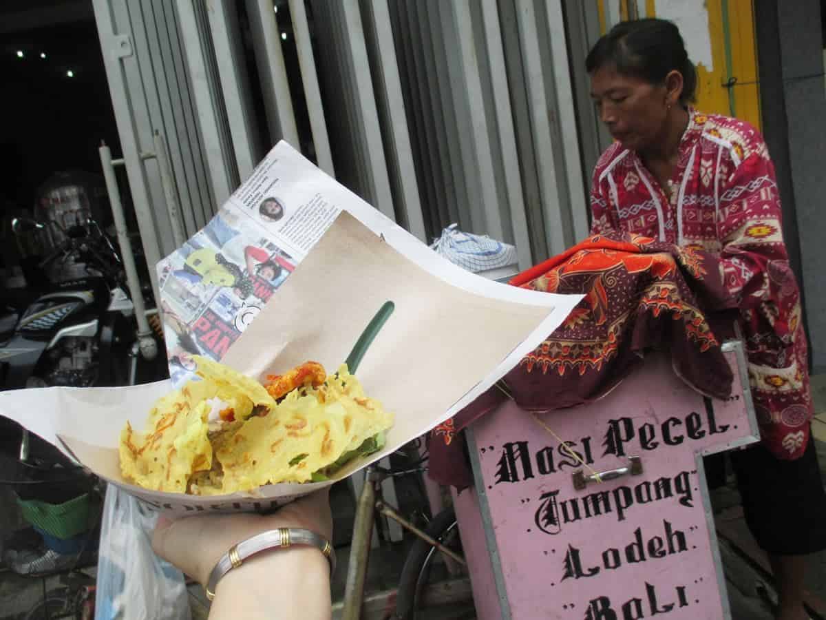 Pecel Rengkek, 1. Soto Dok, 2. Nasi Kikil (Sego Pincuk), 3. Pecel Rengkek, 4. Tahu Pong Gloria, 5. Ketan Merdeka, 6. Sego Sadhukan, 7. Onde-onde Kacang Merah, 8. Sop Buntut Bakar, 9. Es Degdur, 10. Sate Ringin Contong