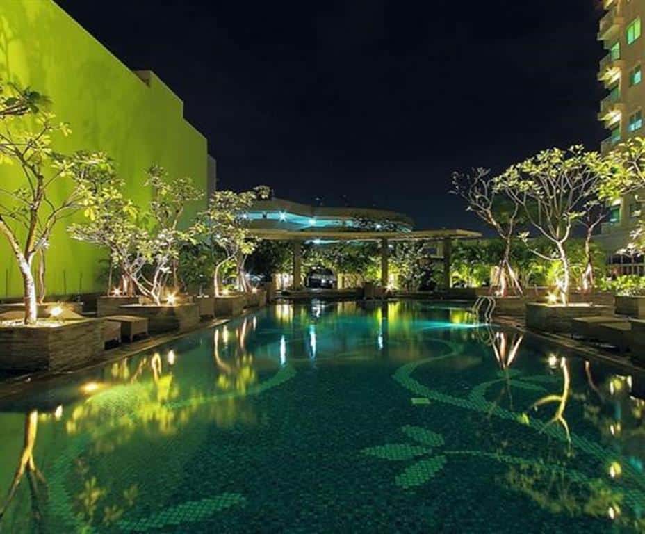 Pools Paragon Hotel and Residences, 1. The Adhiwangsa Hotel, 2. The Alana Solo, 3. Pandawa Water World, 4. Best Western Premier Solo Baru, 5. Kolam Renang Muslimah Isyka, 6. Pools Paragon Hotel and Residences, 7. Kolam Renang Kora-Kora, 8. Kolam Renang Tirtomoyo Manahan, 9. Lorin Solo Hotel, 10. Bengawan Sport Centre