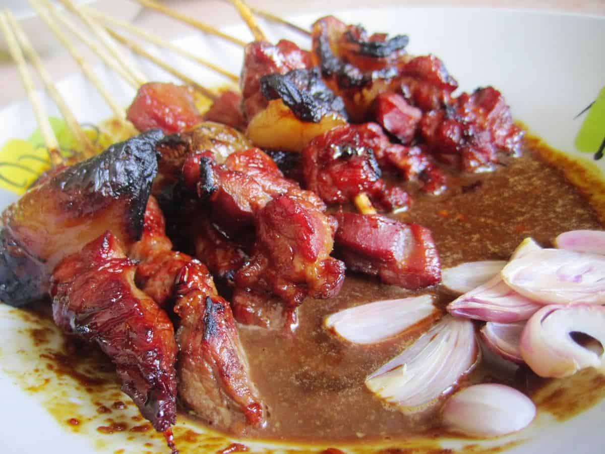 Sate Ringin Contong, 1. Soto Dok, 2. Nasi Kikil (Sego Pincuk), 3. Pecel Rengkek, 4. Tahu Pong Gloria, 5. Ketan Merdeka, 6. Sego Sadhukan, 7. Onde-onde Kacang Merah, 8. Sop Buntut Bakar, 9. Es Degdur, 10. Sate Ringin Contong