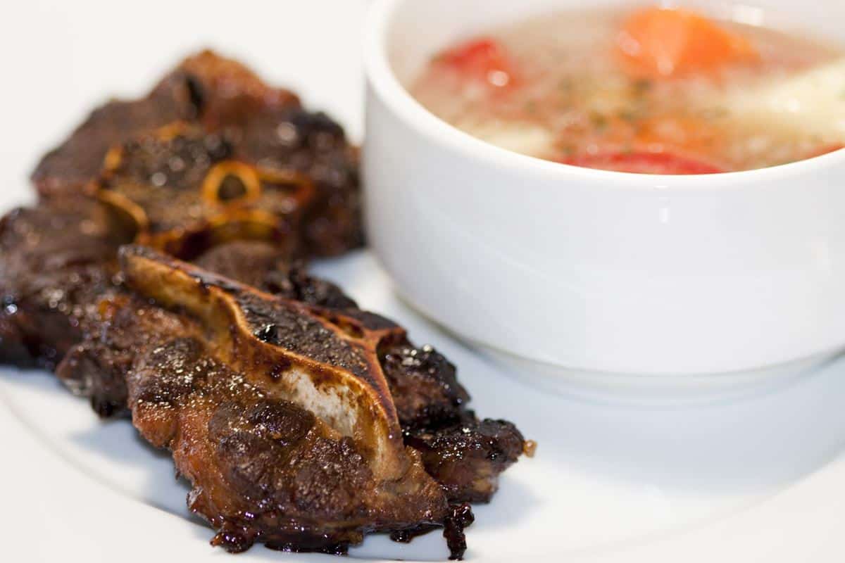Sop Buntut Bakar, 1. Soto Dok, 2. Nasi Kikil (Sego Pincuk), 3. Pecel Rengkek, 4. Tahu Pong Gloria, 5. Ketan Merdeka, 6. Sego Sadhukan, 7. Onde-onde Kacang Merah, 8. Sop Buntut Bakar, 9. Es Degdur, 10. Sate Ringin Contong