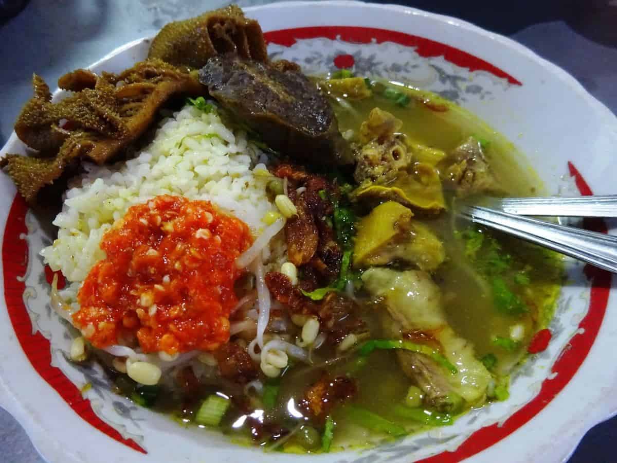 Soto Dok, 1. Soto Dok, 2. Nasi Kikil (Sego Pincuk), 3. Pecel Rengkek, 4. Tahu Pong Gloria, 5. Ketan Merdeka, 6. Sego Sadhukan, 7. Onde-onde Kacang Merah, 8. Sop Buntut Bakar, 9. Es Degdur, 10. Sate Ringin Contong
