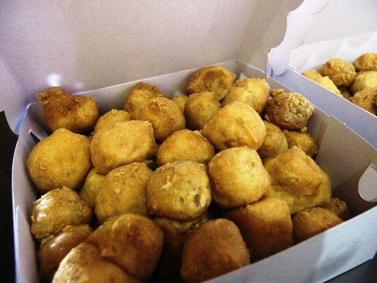 Tahu Pong Gloria, 1. Soto Dok, 2. Nasi Kikil (Sego Pincuk), 3. Pecel Rengkek, 4. Tahu Pong Gloria, 5. Ketan Merdeka, 6. Sego Sadhukan, 7. Onde-onde Kacang Merah, 8. Sop Buntut Bakar, 9. Es Degdur, 10. Sate Ringin Contong