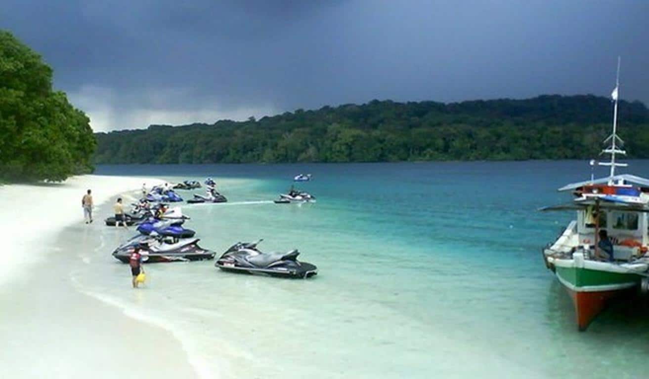 Tanjung Lesung, 1. Pulau Peucang, 2. Pantai Sawarna, 3. Tanjung Lesung, 4. Gunung Karang, 5. Wisata Budaya Baduy, 6. Pulau Umang, 7. Gunung Pulosari, 8. Telaga Biru Cisoka, 9. Pulau Sangiang