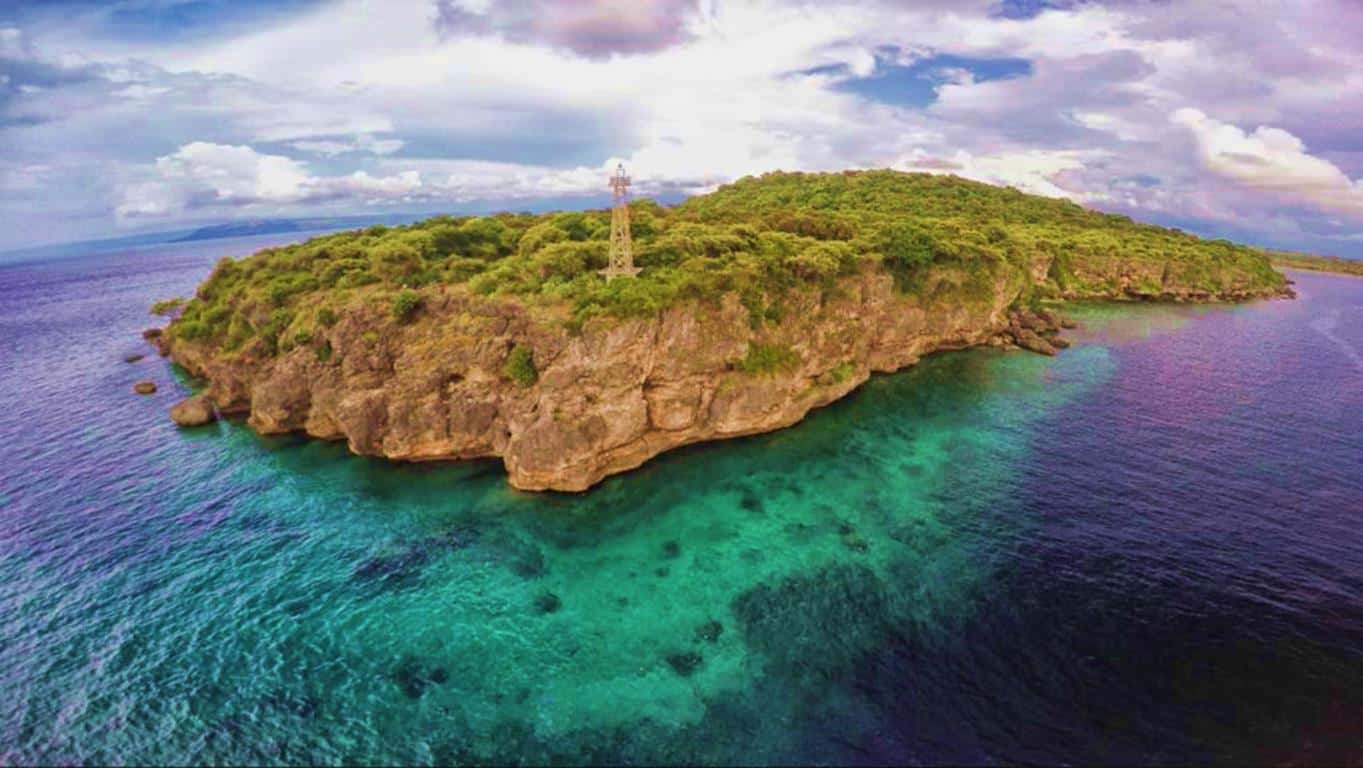 Tanjung Menangis, 1. Pulau Kenawa, 2. Pulau Bungin, 3. Bukit Mantar, 4. Istana Dalam Loka, 5. Pantai Maluk, 6. Pulau Satonda, 7. Tanjung Menangis, 8. Air Terjun Kalela, 9. Pulau Moyo, 10. Pantai Kertasari