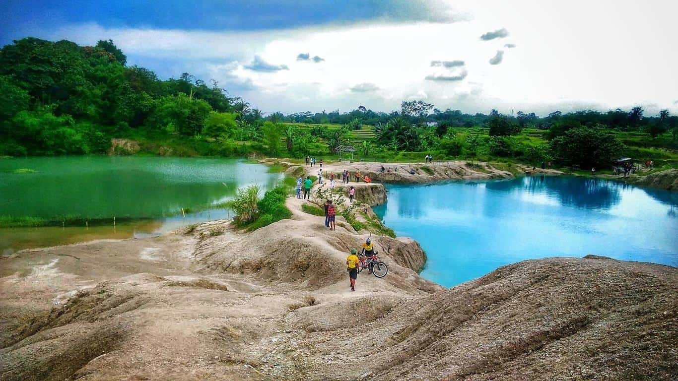 Telaga Biru Cisoka, 1. Pulau Peucang, 2. Pantai Sawarna, 3. Tanjung Lesung, 4. Gunung Karang, 5. Wisata Budaya Baduy, 6. Pulau Umang, 7. Gunung Pulosari, 8. Telaga Biru Cisoka, 9. Pulau Sangiang