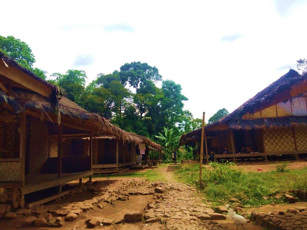 Wisata Budaya Baduy, 1. Pulau Peucang, 2. Pantai Sawarna, 3. Tanjung Lesung, 4. Gunung Karang, 5. Wisata Budaya Baduy, 6. Pulau Umang, 7. Gunung Pulosari, 8. Telaga Biru Cisoka, 9. Pulau Sangiang