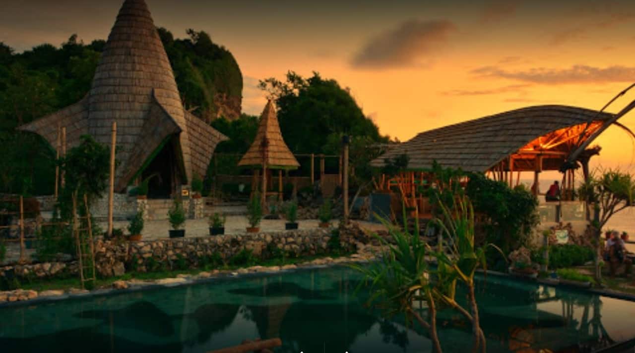 malini agropark uluwatu, 1. Pantai Suluban, 2. Pura Luhur, 3. GWK Cultural Park, 4. Pantai Tegal Wangi, 5. Malini Agropark, 6. Pantai Dreamland, 7. Tebing Karang Boma