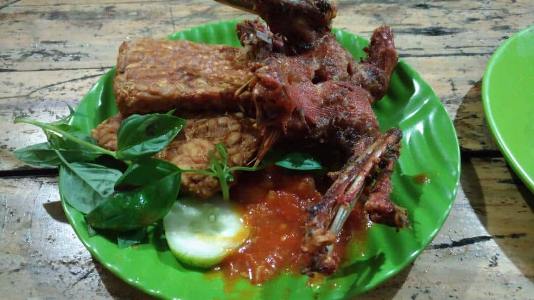 bebek om aris, 1. Bebek Ali Borme, 2. Bebek Kaleyo, 3. Bebeke Om Aris, 4. Bebek Sinjay, 5. Bebek Sambel Korek H. Slamet, 6. Bebek Mc Darmo LA, 7. Bebek Goreng Pak Ndut, 8. Bebek Sambal Mangga Cak Kohar