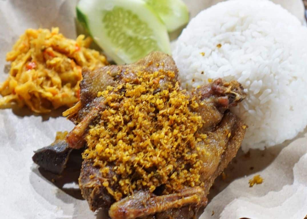 bebek sinjay, 1. Bebek Ali Borme, 2. Bebek Kaleyo, 3. Bebeke Om Aris, 4. Bebek Sinjay, 5. Bebek Sambel Korek H. Slamet, 6. Bebek Mc Darmo LA, 7. Bebek Goreng Pak Ndut, 8. Bebek Sambal Mangga Cak Kohar