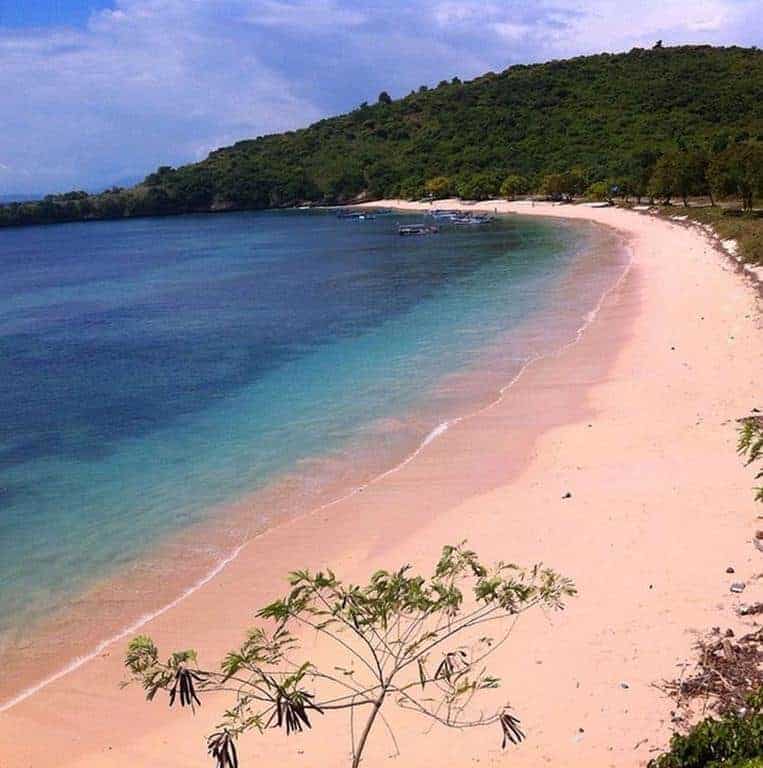 pantai tangsi, 1. Pantai Kuta, 2. Pantai Mawun, 3. Pantai Senggigi, 4. Pantai Tanjung Aan, 5. Pantai Tangsi, 6. Pantai Selong Belanak, 7. Pantai Pandanan, 8. Pantai Seger, 9. Pantai Nambung, 10. Pantai Semeti