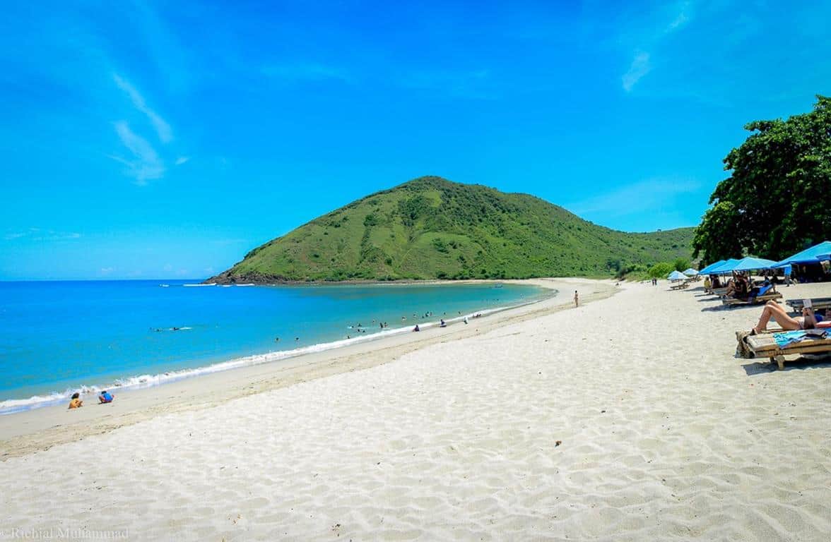 pantai mawun, 1. Pantai Kuta, 2. Pantai Mawun, 3. Pantai Senggigi, 4. Pantai Tanjung Aan, 5. Pantai Tangsi, 6. Pantai Selong Belanak, 7. Pantai Pandanan, 8. Pantai Seger, 9. Pantai Nambung, 10. Pantai Semeti