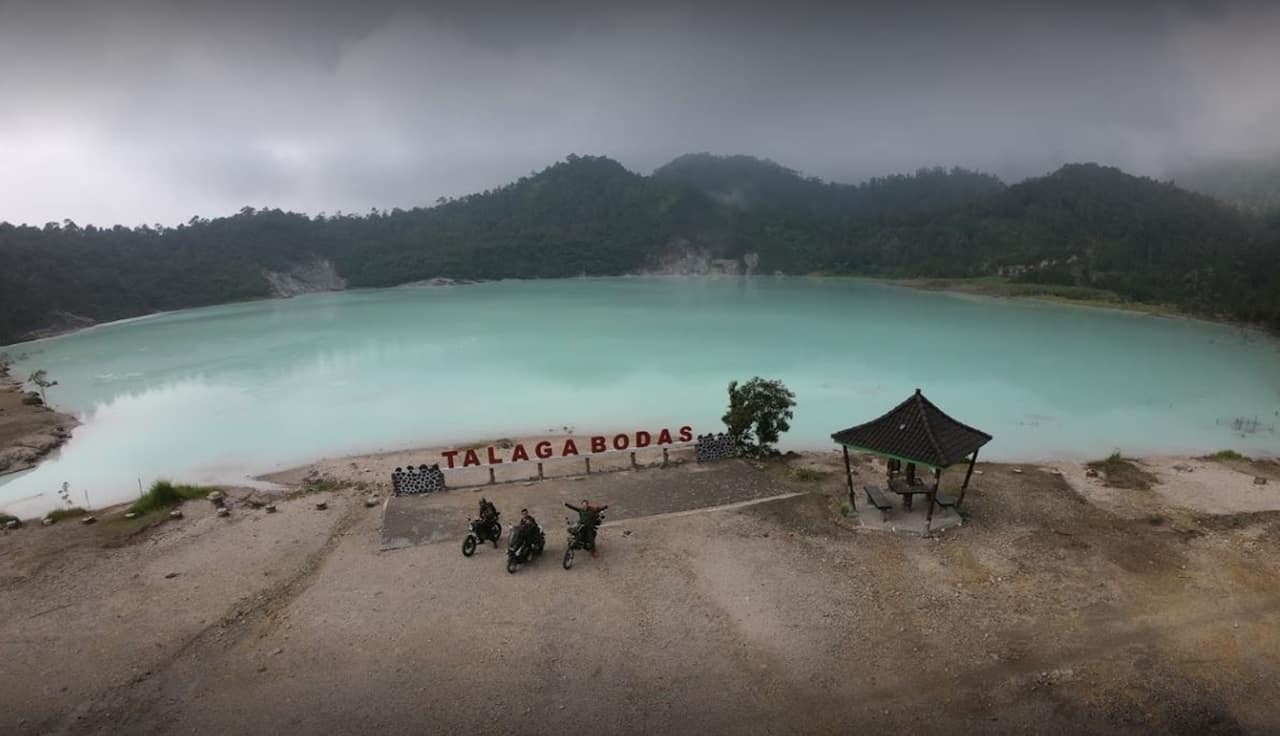 pemandian air panas di garut kawah talaga bodas, 1. Kampung Sumber Alam, 2. Kolam Air Panas Kawah Papandayan, 3. Darajat Pass, 4. Tirtagangga Hotel & Resort, 5. Pemandian Air Panas Talaga Bodas, 6. Sabda Alam Hotel & Resort, 7. Danau Dariza Hotel & Resort