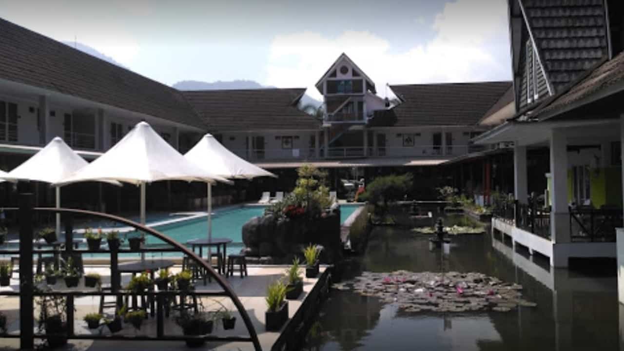 sabda alam hotel garut, 1. Kampung Sumber Alam, 2. Kolam Air Panas Kawah Papandayan, 3. Darajat Pass, 4. Tirtagangga Hotel & Resort, 5. Pemandian Air Panas Talaga Bodas, 6. Sabda Alam Hotel & Resort, 7. Danau Dariza Hotel & Resort