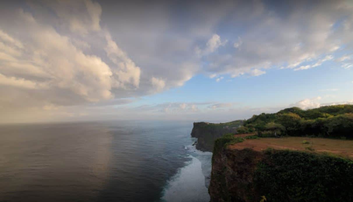 tebing karang boma, 1. Pantai Suluban, 2. Pura Luhur, 3. GWK Cultural Park, 4. Pantai Tegal Wangi, 5. Malini Agropark, 6. Pantai Dreamland, 7. Tebing Karang Boma