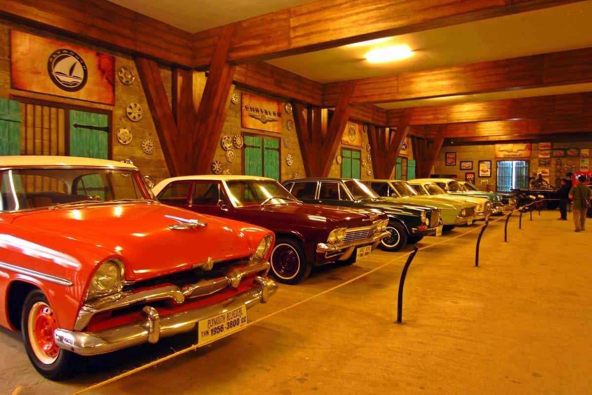 Museum Angkut, 1. Jawa Timur Park 1, 2. Dino Park (Jawa Timur Park 3), 3. Taman Rekreasi Selecta, 4. Coban Rais, 5. Alun-alun Kota Batu, 6. Batu Secret Zoo, 7. Kusuma Agrowisata, 8. Museum Angkut, 9. Batu Night Spectacular, 10. Taman Langit Gunung Banyak