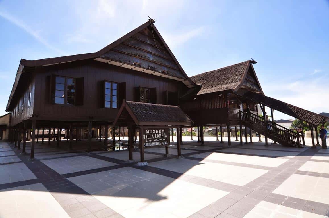 Museum Balla Lompoa (Copy), 1. Pantai Losari, 2. Fort Rotterdam, 3. Bugis Waterpark, 4. Trans Studio Makassar, 5. Pulau Kayangan, 6. Pelabuhan Paotere, 7. Danau Mawang, 8. Taman Maccini Sombala, 9. Museum Balla Lompoa