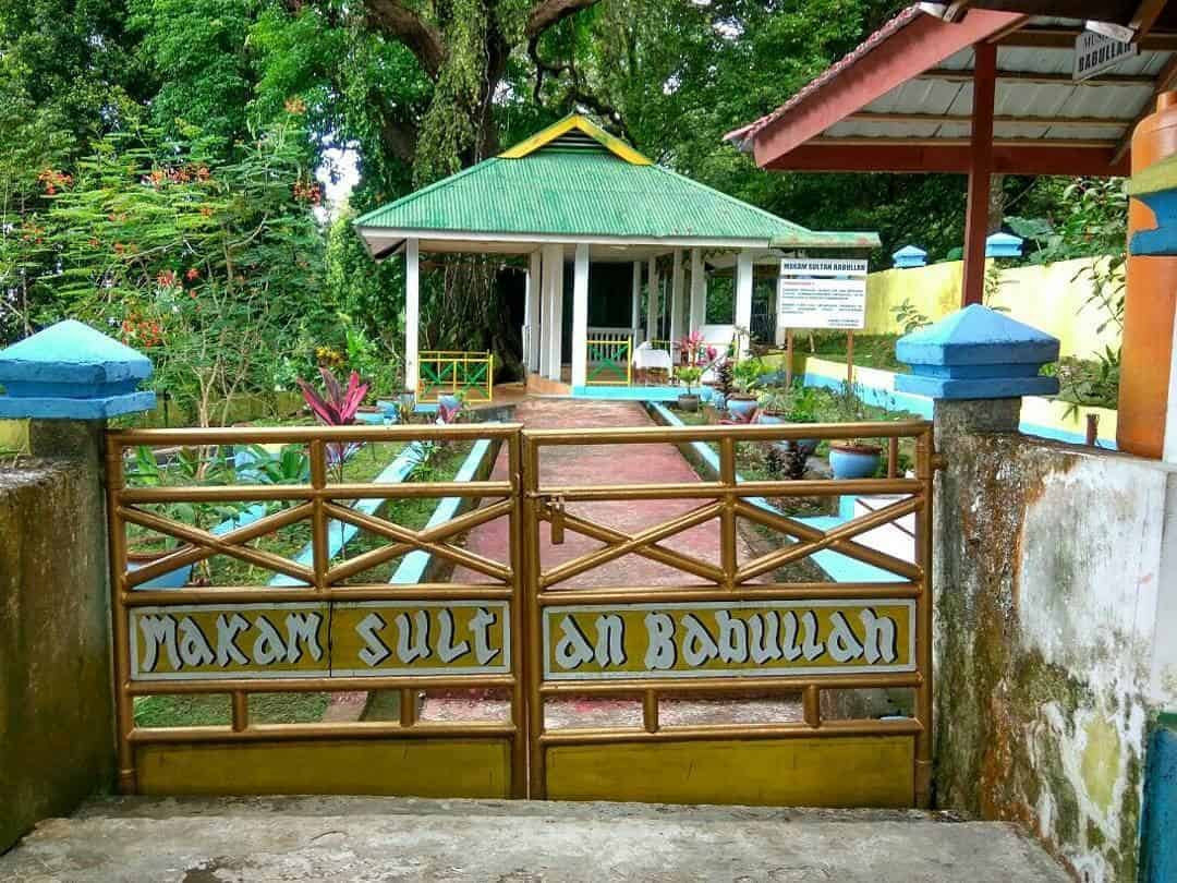 Makam Sultan Babullah, 1. Keraton Kesultanan Ternate, 2. Masjid Sultan Ternate, 3. Makam Sultan Babullah, 4. Benteng Tolukko, 1. Kadato Kie, 2. Benteng Torre dan Tahula