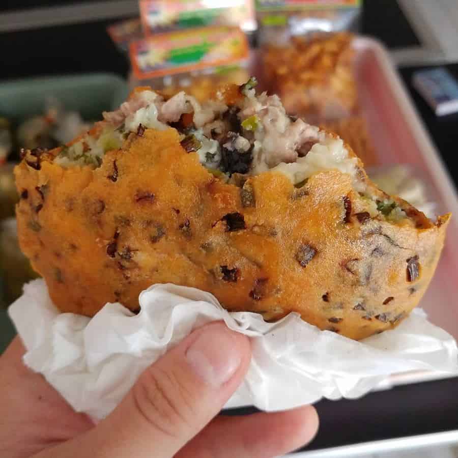 Ote-ote Porong, 1. Kerupuk Udang, 2. Wader Crispy, 3. Terasi, 4. Tas dari Tanggulangin, 5. Bandeng Asap, 6. Telur Asin, 7. Ote-ote Porong, 8. Kue Lumpur, 9. Petis, 10. Keripik Teripang