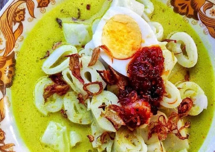 Burgo, 1. Pempek, 2. Martabak Palembang, 3. Mie Celor, 4. Laksan, 5. Tekwan, 6. Kue Lapan Jam, 7. Kemplang, 8. Es Kacang Merah, 9. Sambal Tempoyak, 10. Pindang Patin, 11. Celimpungan, 12. Bakmi Ayam, 13. Godo Godo, 14. Burgo, 15. Lempok Durian
