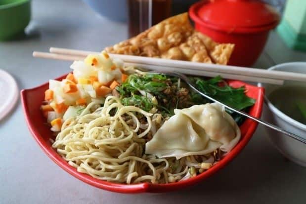 Bakmi Ayam, 1. Pempek, 2. Martabak Palembang, 3. Mie Celor, 4. Laksan, 5. Tekwan, 6. Kue Lapan Jam, 7. Kemplang, 8. Es Kacang Merah, 9. Sambal Tempoyak, 10. Pindang Patin, 11. Celimpungan, 12. Bakmi Ayam, 13. Godo Godo, 14. Burgo, 15. Lempok Durian