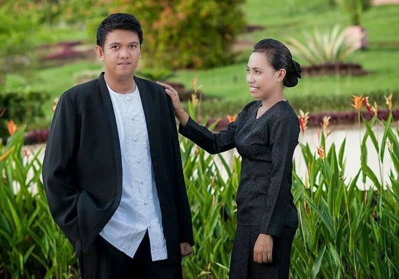 Baju Lengan Panjang dan Kebaya Hitam Gereja, 1. Baju Cele / Salele, 2. Kebaya Putih Tangan Panjang, 3. Baju Lengan Panjang dan Kebaya Hitam Gereja, 4. Baju Baniang Putih, 5. Kebaya Dansa, 6. Baju Nona Rok