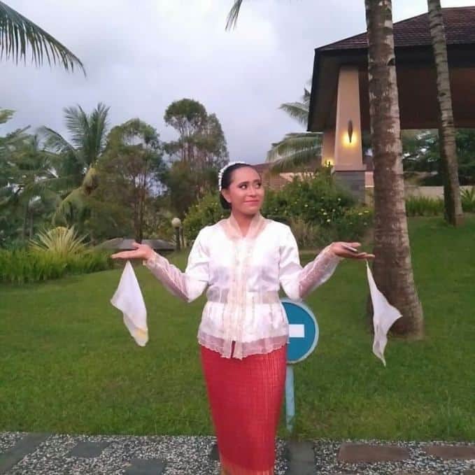 Baju Nona Rok, 1. Baju Cele / Salele, 2. Kebaya Putih Tangan Panjang, 3. Baju Lengan Panjang dan Kebaya Hitam Gereja, 4. Baju Baniang Putih, 5. Kebaya Dansa, 6. Baju Nona Rok