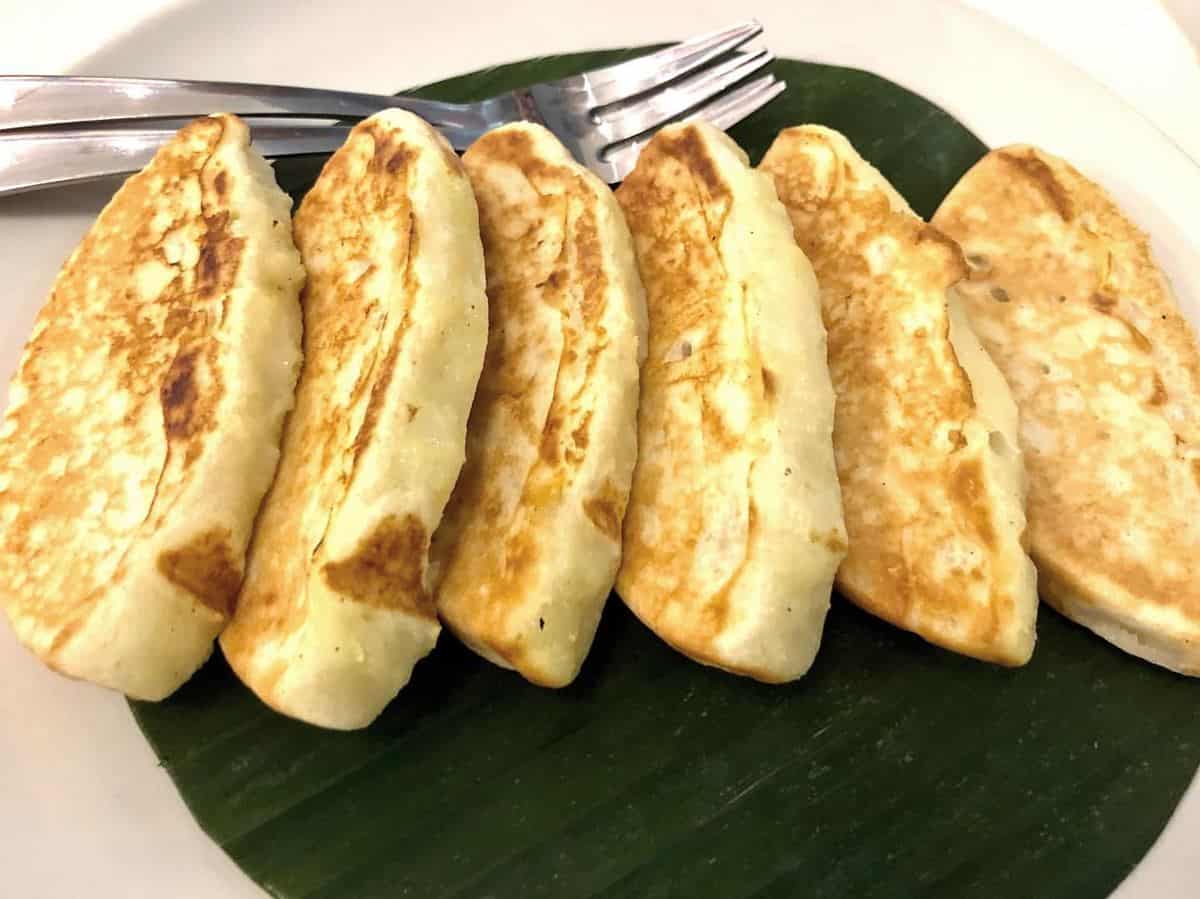 Baroncong, 1. Baroncong, 2. Barongko, 3. Jalangkote, 4. Biji Nangka, 5. Kue Dange, 6. Putu Cangkiri, 7. Kue Baje, 8. Cucuru Bayao, 9. Baruasa, 10. Katirisala