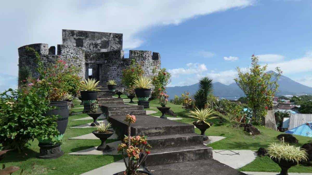 Benteng Tolukko, 1. Keraton Kesultanan Ternate, 2. Masjid Sultan Ternate, 3. Makam Sultan Babullah, 4. Benteng Tolukko, 1. Kadato Kie, 2. Benteng Torre dan Tahula