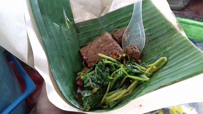 Brambang Asem, 1. Nasi Liwet, 2. Serabi, 3. Selat Solo, 4. Brambang Asem, 5. Tengkleng, 6. Timlo, 7. Kupat Tahu, 8. Sate Buntel, 9. Lenjongan, 10. Wedangan
