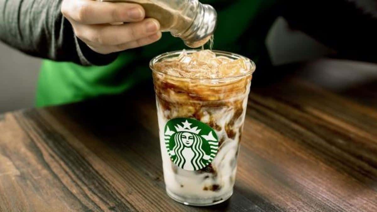 Chocolate Macchiato, 1. Butterbeer Frappuccino, 2. Nutella Frappuccino, 3. Orange Drink, 4. Ariana Grande Frappuccino, 5. Raspberry Cheesecake Latte, 6. Matcha Pink Drink, 7. Chocolate Macchiato, 8. Red Velvet Frappuccino, 9. Purple Drink, 10. Banana Split Frappuccino