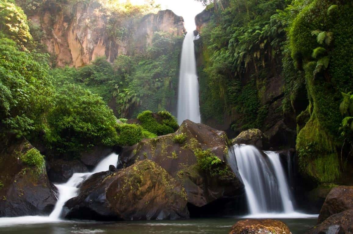 Coban Talun, 1. Coban Canggu, 2. Air Terjun Kapas Biru, 3. Air Terjun Tirtosari Sarangan, 4. Air Terjun Goa Luweng, 5. Coban Cinde, 6. Air Terjun Watu Lawang, 7. Coban Talun, 8. Tumpak Sewu, 9. Air Terjun Tirto Galuh, 10. Coban Pelangi