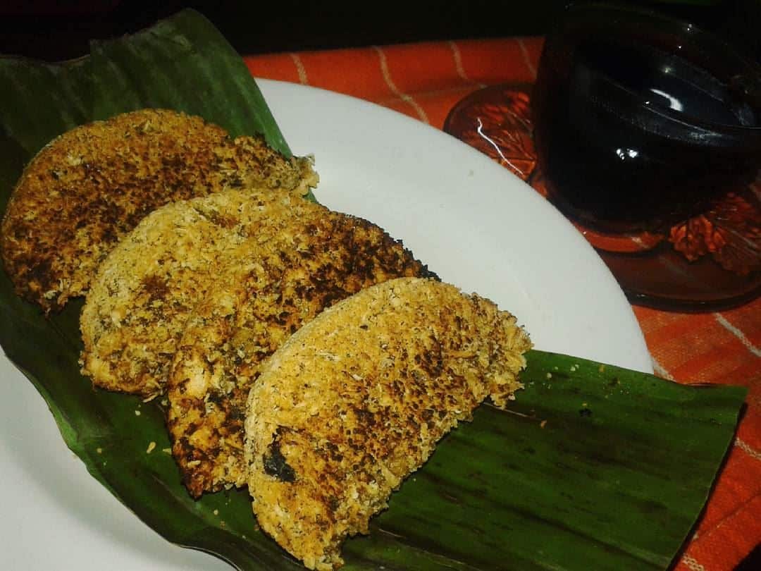 Kue Dange, 1. Baroncong, 2. Barongko, 3. Jalangkote, 4. Biji Nangka, 5. Kue Dange, 6. Putu Cangkiri, 7. Kue Baje, 8. Cucuru Bayao, 9. Baruasa, 10. Katirisala