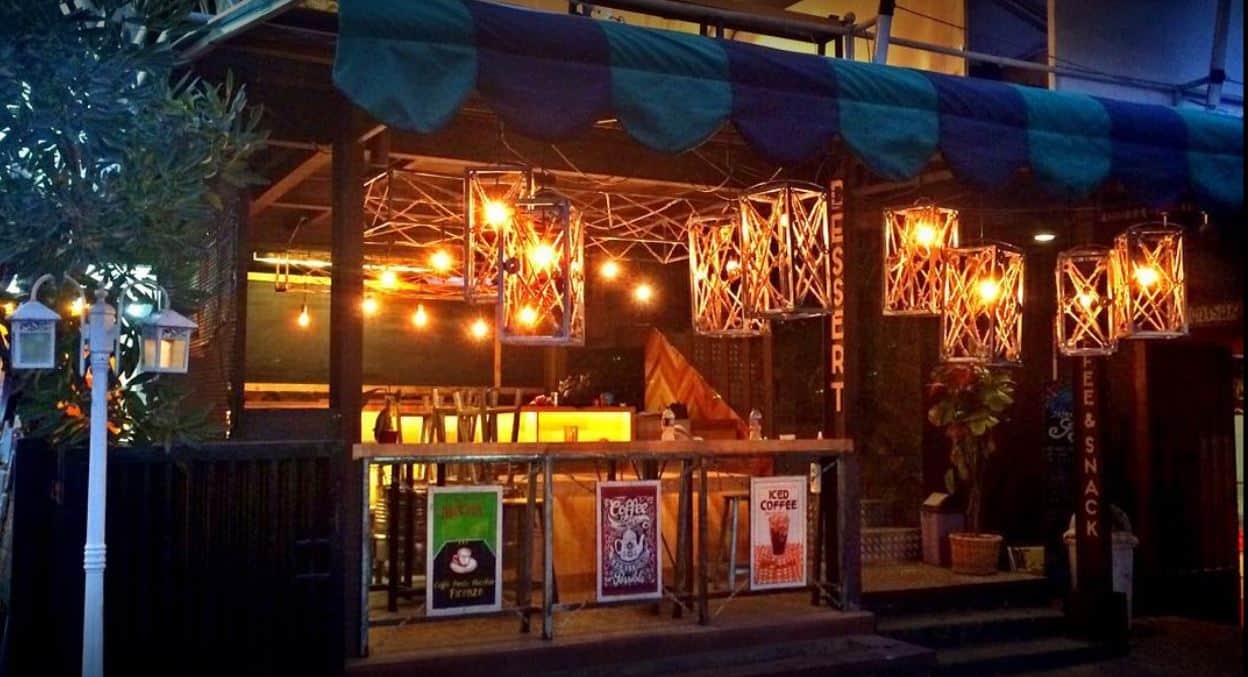 KOFFIE TALKIE TEMPAT NONGKRONG DI GARUT, 1. Kopilogi, 2. Koffie Talkie, 3. Lyfe Eatery, 4. Hangout Cafe, 5. MENUME Terrace White Cafe, 6. Mono Cafe, 7. Warkop Mang Ucup, 8. Penyoe Kakopi, 9. D' Anclom Bistro, 10. Tempat Ketiga