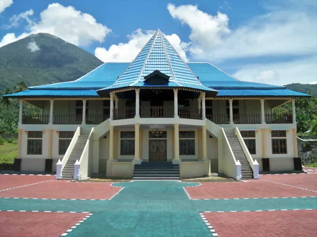 Kadato Kie, 1. Keraton Kesultanan Ternate, 2. Masjid Sultan Ternate, 3. Makam Sultan Babullah, 4. Benteng Tolukko, 1. Kadato Kie, 2. Benteng Torre dan Tahula