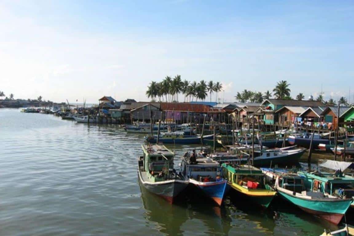 Kampung Nelayan, 1. Tanjung Ngalo Mamuju, 2. Mercusuar Sumare, 3. Pantai Manakarra, 5. Pantai Palippis, 6. Kampung Nelayan, 7. Wisata Pantai Mangrove Ampallas, 8. Puncak Mamuju City, 9. Pulau Karampuang