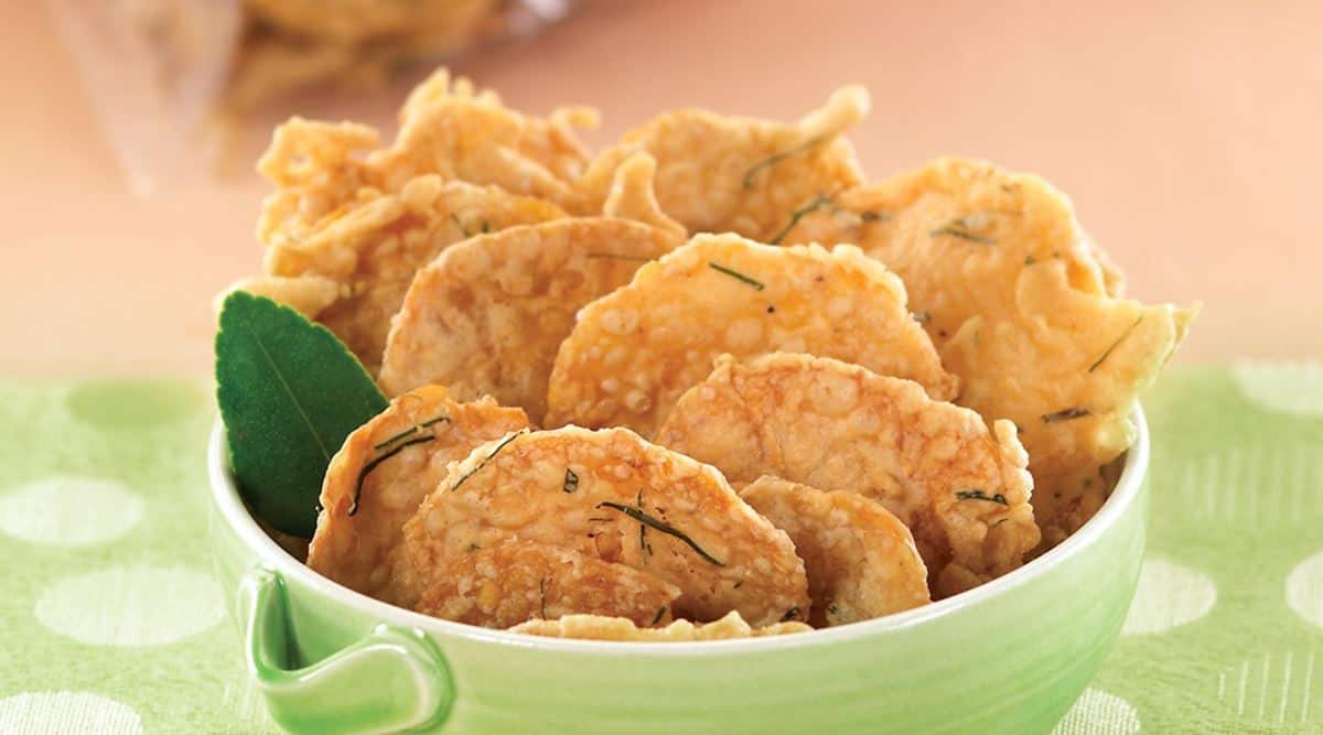 Keripik Tempe, 1. Belimbing Dewa, 2. Dodol Belimbing, 3. Emping Melinjo, 4. Dodol Jambu Merah, 5. Jus Rumput Laut, 6. Nastar Belimbing, 7. Keripik Tempe, 8. Sirup Belimbing, 9. Biskuit Temma, 10. Jus Lidah Buaya