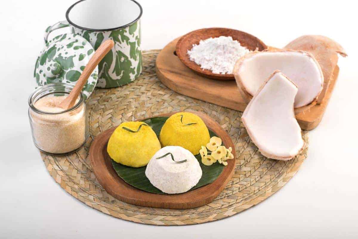 Putu Cangkiri, 1. Baroncong, 2. Barongko, 3. Jalangkote, 4. Biji Nangka, 5. Kue Dange, 6. Putu Cangkiri, 7. Kue Baje, 8. Cucuru Bayao, 9. Baruasa, 10. Katirisala