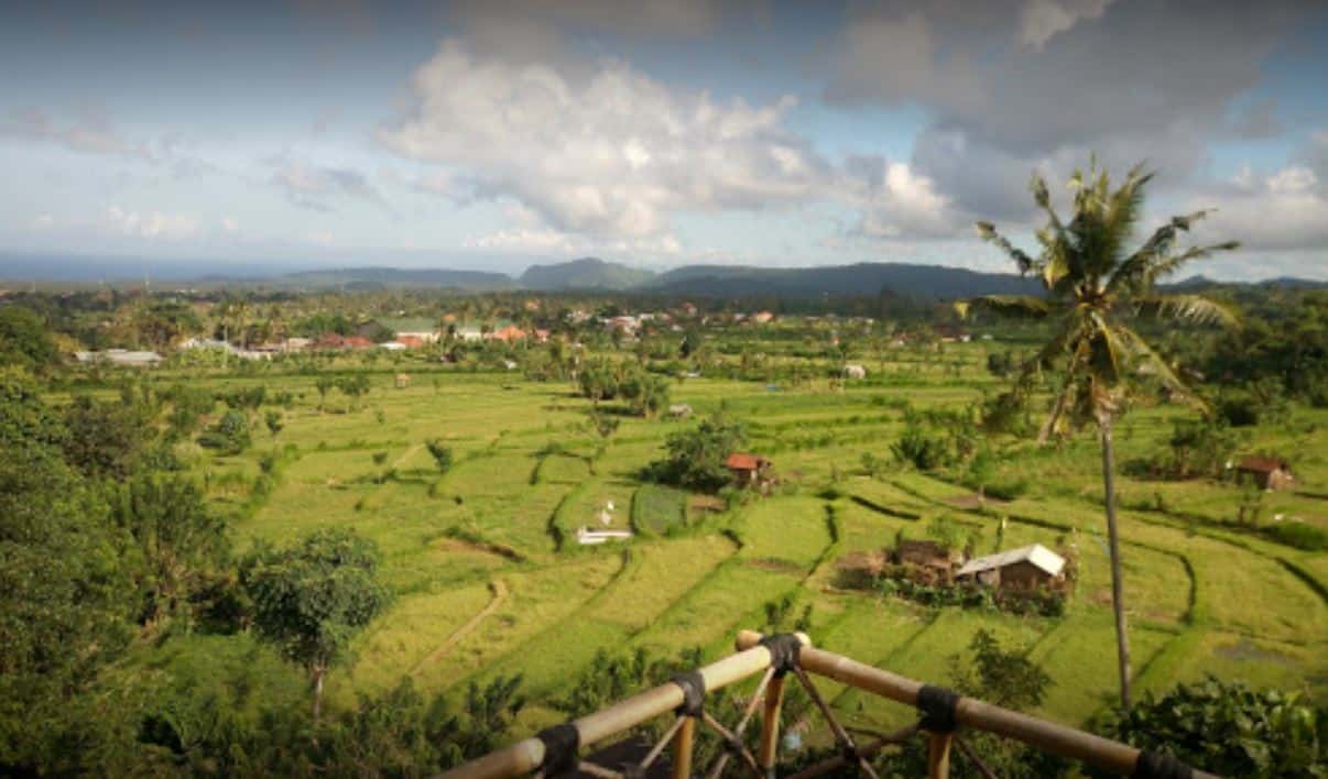 RUMAH POHON TEMEGA, 1. Tirta Gangga, 2. Pura Besakih, 3. Virgin Beach, 4. Taman Soekasada Ujung Water Palace, 5. Bali Chocolate Factory, 6. Taman Edelweis, 7. Rumah Pohon Temega