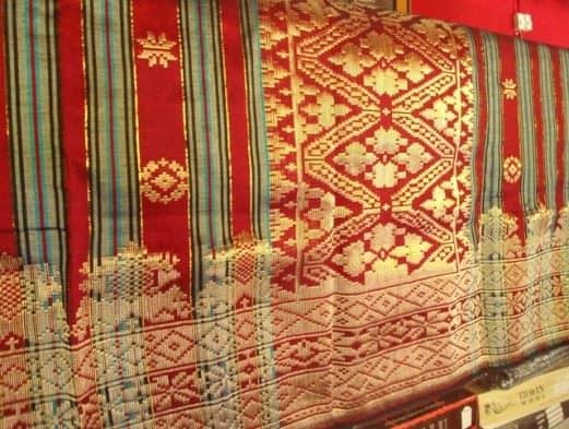 Songket, 1. Mukena Kerancang, 2. Songket, 3. Saluang, 4. Kapuyuak, 5. Pernak Pernik Khas Bukittinggi, 6. Sanjai, 7. Karak Kaliang, 8. Lamang Tapai, 9. Arai Pinang, 10. Dendeng