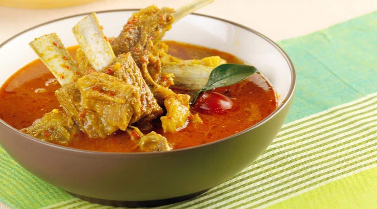 Tengkleng, 1. Nasi Liwet, 2. Serabi, 3. Selat Solo, 4. Brambang Asem, 5. Tengkleng, 6. Timlo, 7. Kupat Tahu, 8. Sate Buntel, 9. Lenjongan, 10. Wedangan