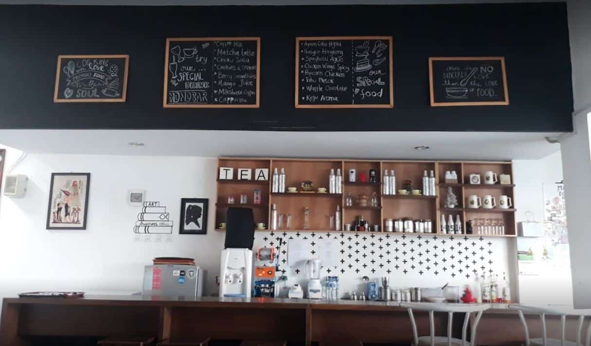 mono cafe garut, 1. Kopilogi, 2. Koffie Talkie, 3. Lyfe Eatery, 4. Hangout Cafe, 5. MENUME Terrace White Cafe, 6. Mono Cafe, 7. Warkop Mang Ucup, 8. Penyoe Kakopi, 9. D' Anclom Bistro, 10. Tempat Ketiga