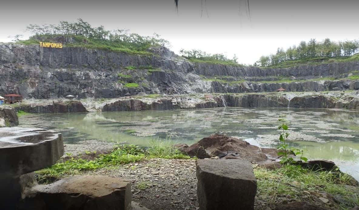 objek wisata tampomas tempat wisata di banjarnegara, 1. Curug Pitu, 2. Pemandian Air Panas Pingit, 3. Wisata Sawah Wates, 4. Objek Wisata Tampomas, 5. Balai Budaya Banjarnegara, 6. TRMS Serulingmas, 7. Dataran Tinggi Dieng, 8. Bendungan Panglima Besar Jenderal Sudirman