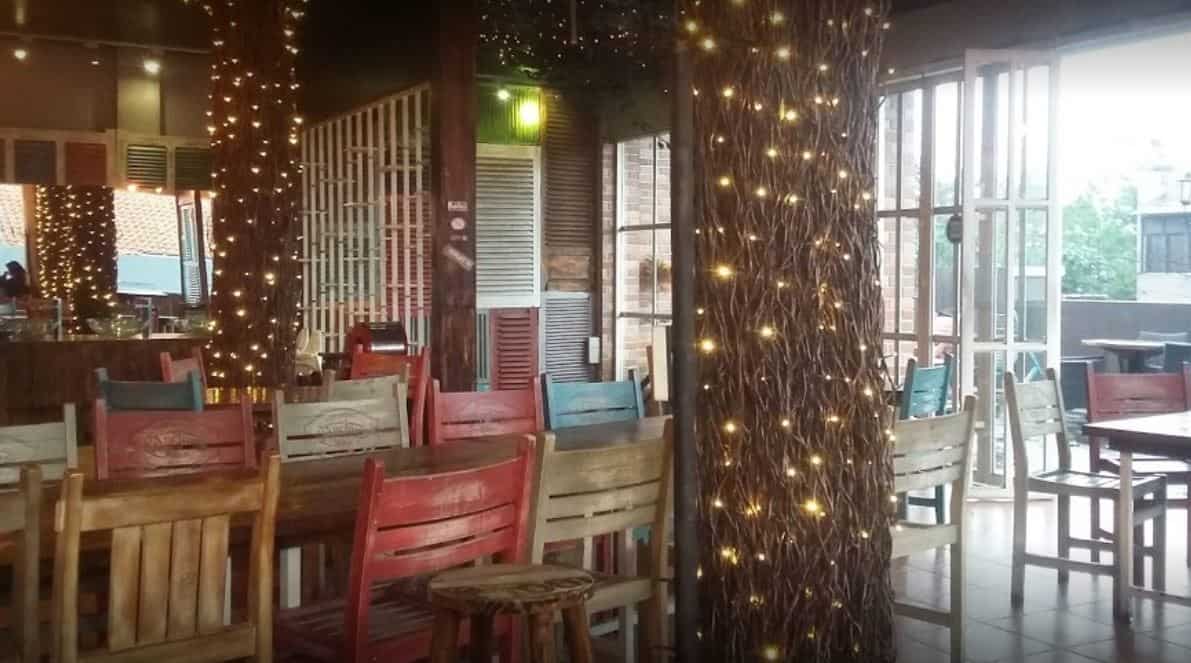 d anclom bistro, 1. Kopilogi, 2. Koffie Talkie, 3. Lyfe Eatery, 4. Hangout Cafe, 5. MENUME Terrace White Cafe, 6. Mono Cafe, 7. Warkop Mang Ucup, 8. Penyoe Kakopi, 9. D' Anclom Bistro, 10. Tempat Ketiga