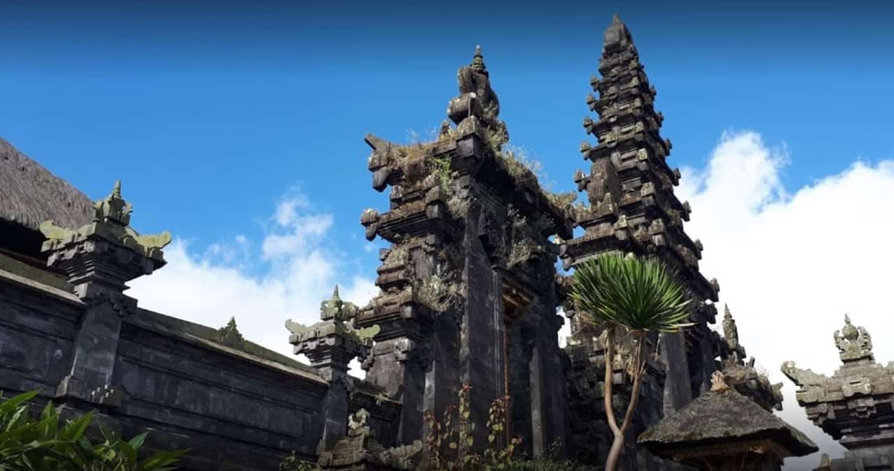 pura besakih objek wisata di karangasem, 1. Tirta Gangga, 2. Pura Besakih, 3. Virgin Beach, 4. Taman Soekasada Ujung Water Palace, 5. Bali Chocolate Factory, 6. Taman Edelweis, 7. Rumah Pohon Temega