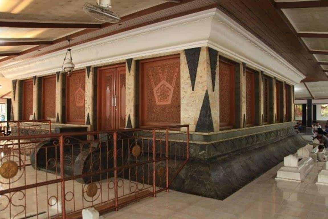 Makam Sunan Kalijaga (Copy), 1. Masjid Agung Demak, 2. Piring Campa, 3. Bedug dan Kentongan, 4. Pintu Bledeg, 5. Dampar Kencana, 6. Maksurah, 7. Soko Guru atau Soko Tatal, 8. Mihrab, 9. Situs Kolam Wudlu, 10. Makam Sunan Kalijaga