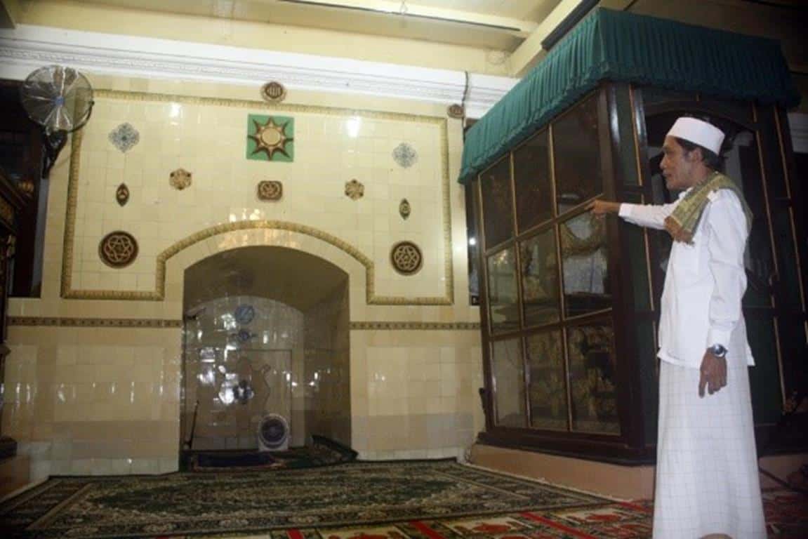 Mihrab (Copy), 1. Masjid Agung Demak, 2. Piring Campa, 3. Bedug dan Kentongan, 4. Pintu Bledeg, 5. Dampar Kencana, 6. Maksurah, 7. Soko Guru atau Soko Tatal, 8. Mihrab, 9. Situs Kolam Wudlu, 10. Makam Sunan Kalijaga