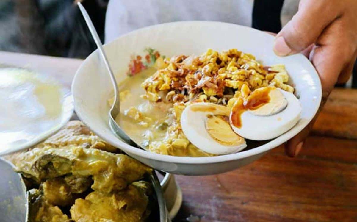 Orem-orem, 1. Bakso Malang, 2. Orem-orem, 3. Cwie Mie, 4. Rawon, 5. Sate Kelinci, 6. Tempe Mendol, 7. Pecel Pincuk, 8. Sego Goreng Mawut, 9. Angsle, 10. Ketan Bubuk