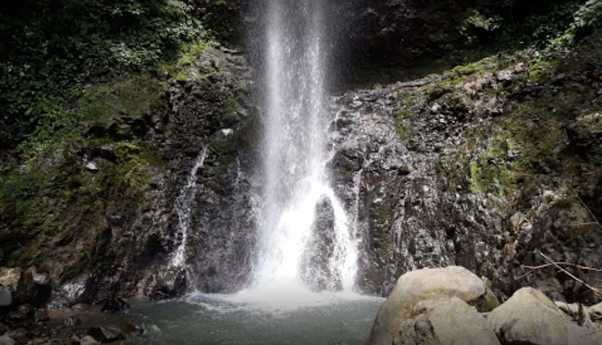 Judul AIR TERJUN AMBUN SURI, 1. Air Terjun Lubuak Tampuruang, 2. Air Terjun Sarasah, 3. Air Terjun Lubuk Hitam, 4. Air Terjun Ambun Suri, 5. Ngungun Saok, 6. Air Terjun Timbulun, 7. Bendungan Niagara Koto Pulai